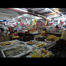 Im Marktgebäude Pasar Payang